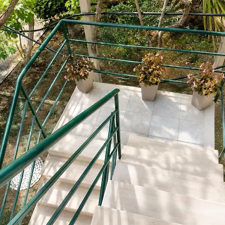 Petros Garden House Guest house *